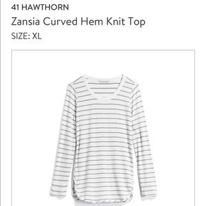 Curved hem Knit Top